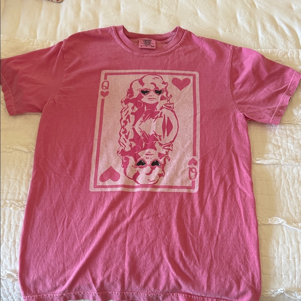 Comfort Colors Pink Graphic Short Sleeve Tee - Queen of Hearts Design